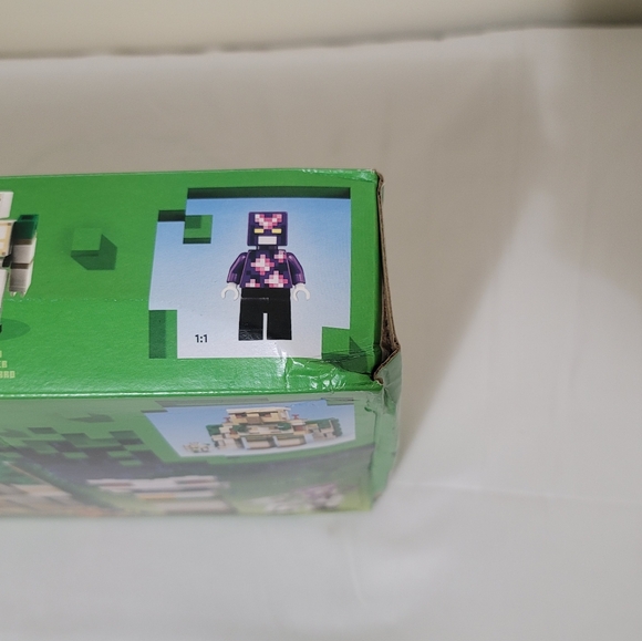 LEGO Minecraft: The Iron Golem Fortress (21250) Brand New - Picture 8 of 11
